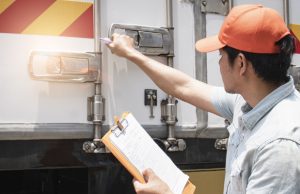 How to Tell if You Need Trailer Door Repair Services