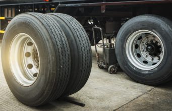If You See These Signs, Your Trailer Tires Need Rotating
