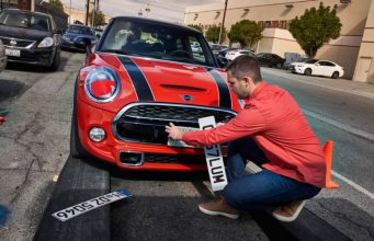 Transferring a private number plate: a guide to moving registration plates from car to car online