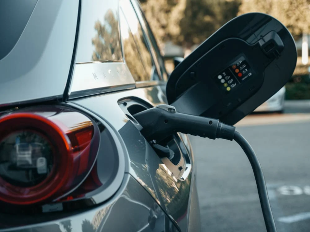 Simple Tips to Make Driving an Electric Car Easier